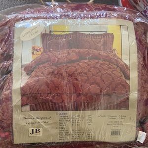 Queen Jacquard 7 pc Comforter Set